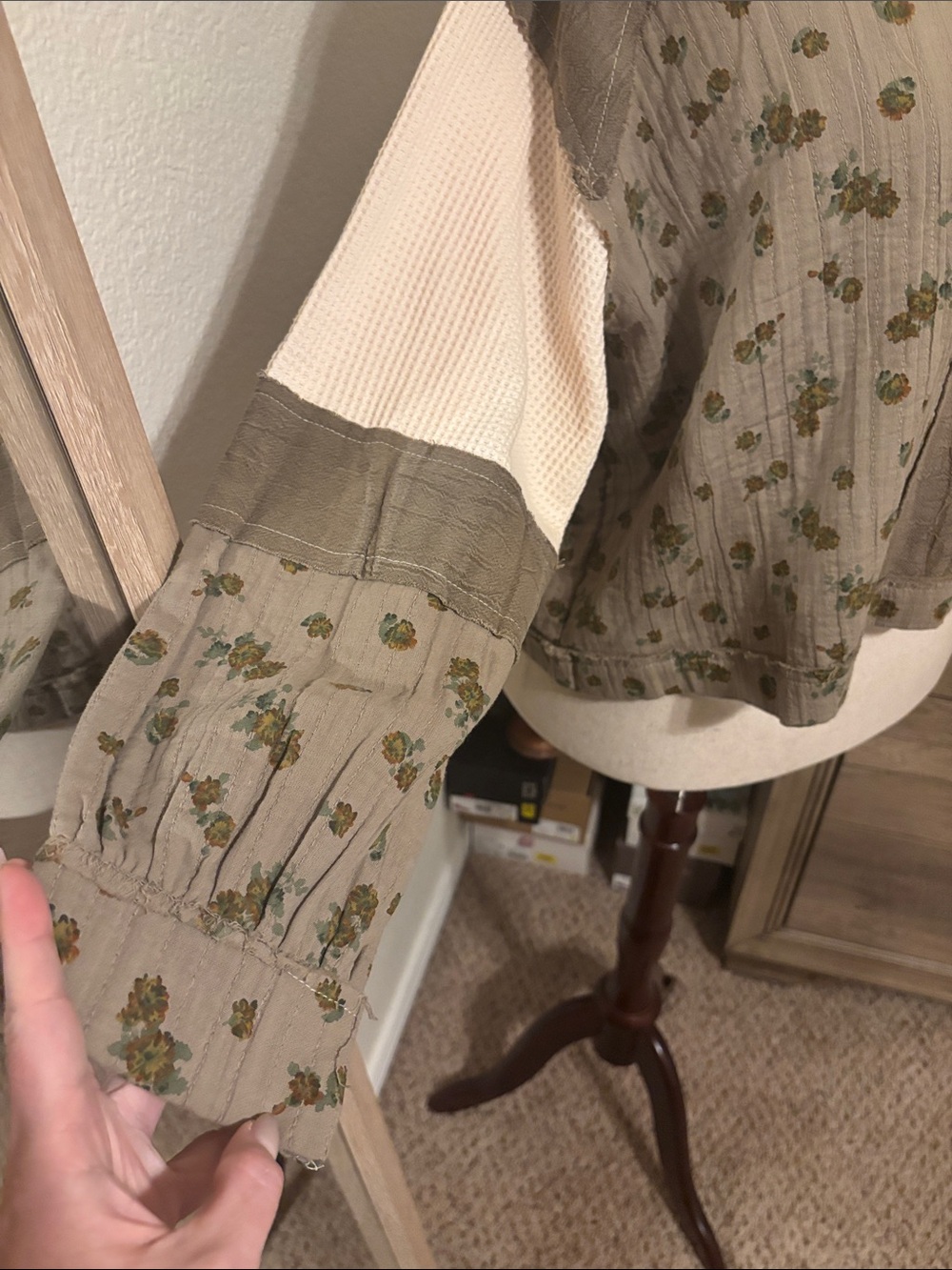 POL Neutral Olive Floral Patchwork Women’s Top-Size Small - Picture 2 of 6